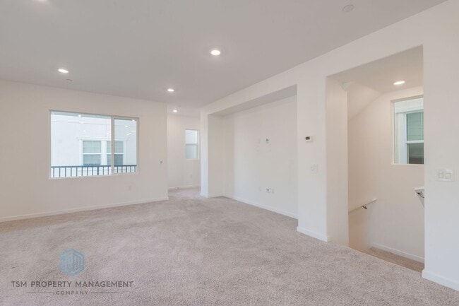 Building Photo - 4 Bed 3.5 Bath Detached House in South El Monte!