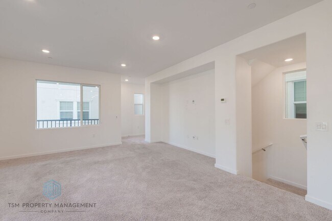 Foto del edificio - 4 Bed 3.5 Bath Detached House in South El Monte!
