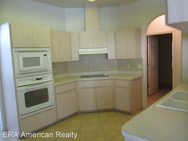 Building Photo - 3 br, 2 bath House - 5698 N Lena Dr