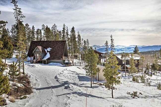 Building Photo - Colorado Dr
