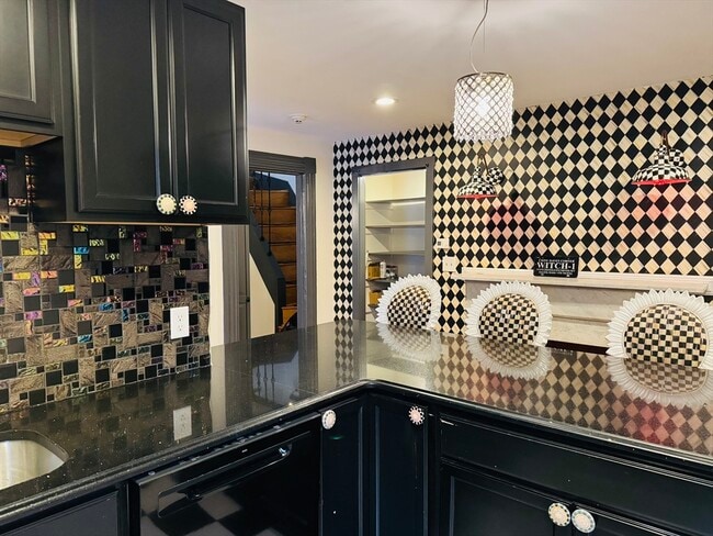 Building Photo - 125 Essex St