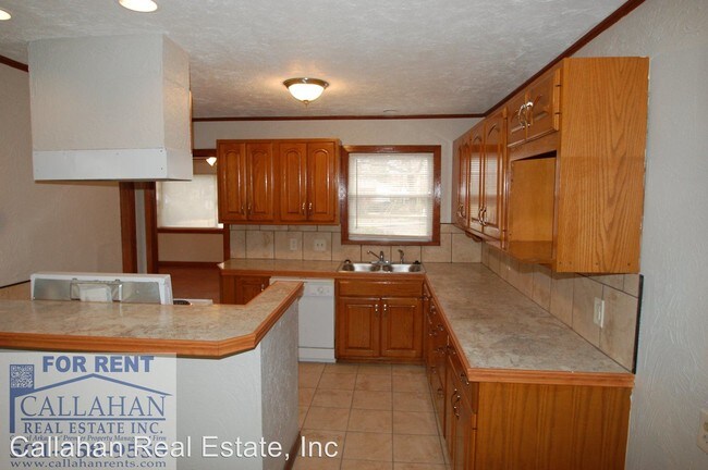 Building Photo - 3 br, 2.5 bath House - 5 West Avalon Dr.