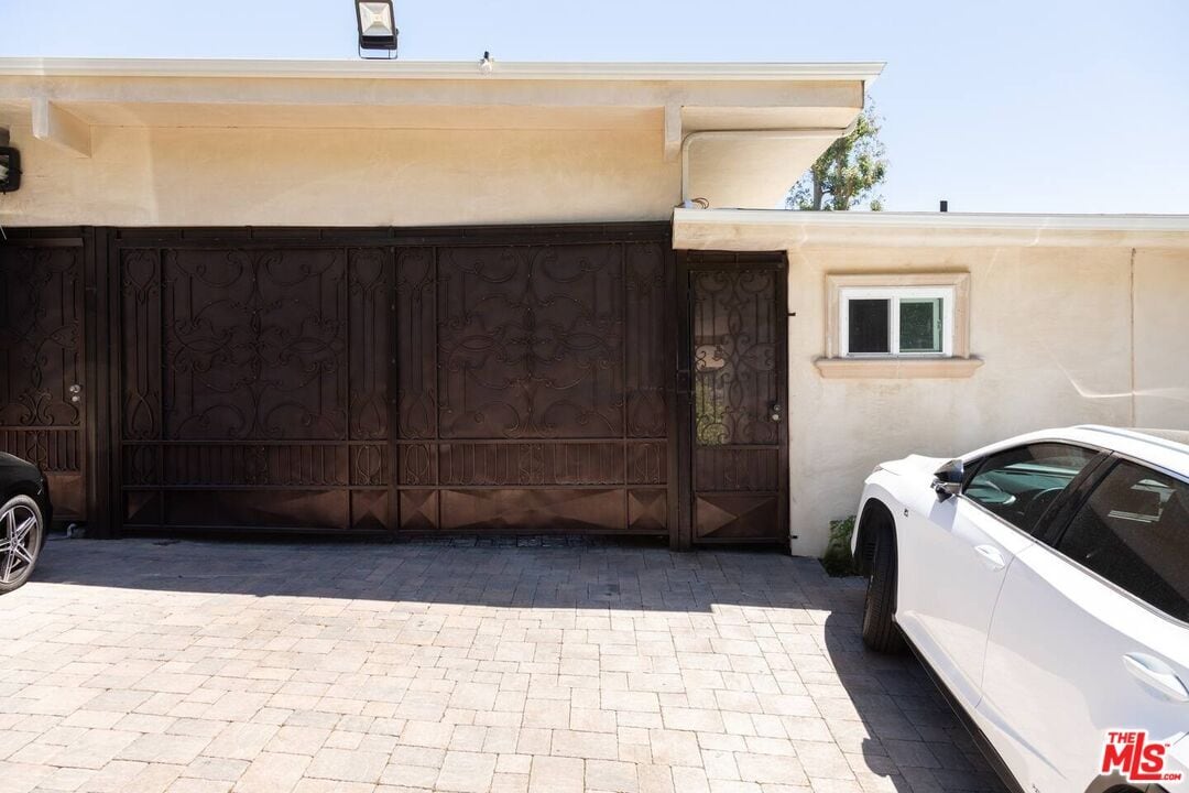 Foto principal - 15555 High Knoll Rd