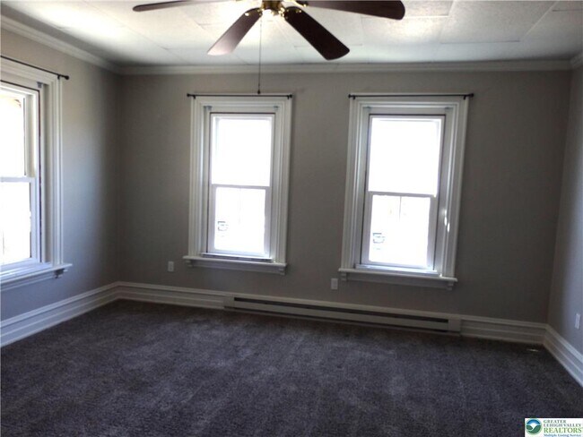 Foto del edificio - 33 N Hellertown Ave