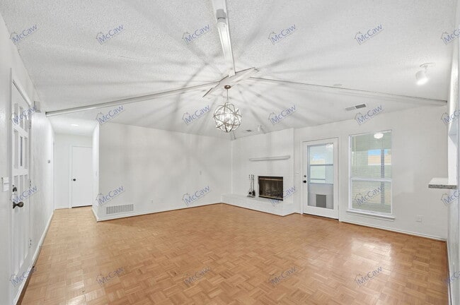 Building Photo - 709 Villa Ridge Dr