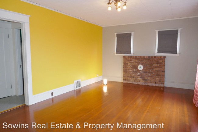 Building Photo - 3 br, 1.5 bath House - 445 W. Marine Dr.