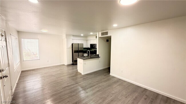 Building Photo - 5710 E Tropicana Ave