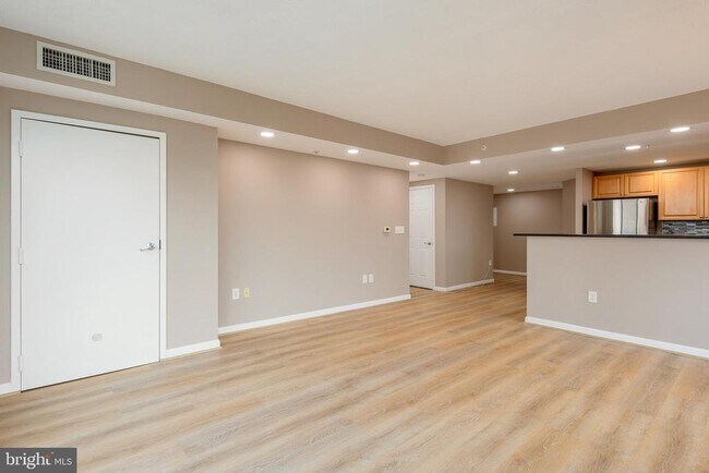 Building Photo - 2726 Gallows Rd