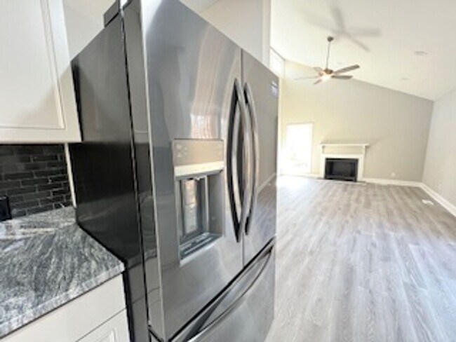 Building Photo - $2,250 – 3-bedroom, 2-bathroom house in Ch...