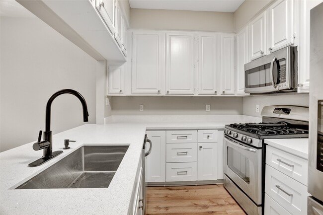 Building Photo - 9424 Bassoon Dr