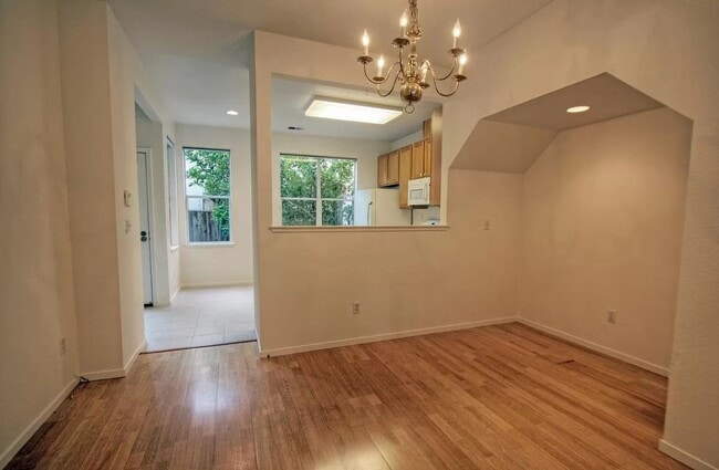 Building Photo - Beautiful Town Home Coming Soon! Great Loc...