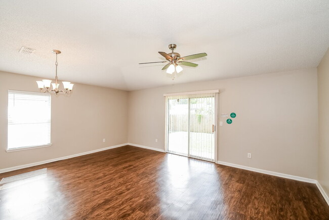 Building Photo - 3320 International Village Ct