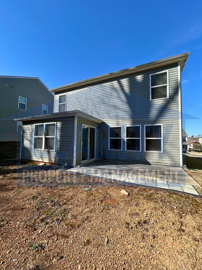 Foto del edificio - Beautiful 3 bedroom home in new North Cleveland neighborhood!