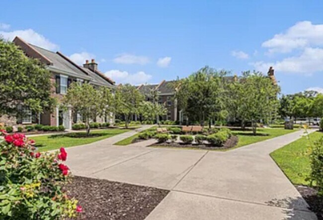 Foto del edificio - Market Common townhouse with garage!!