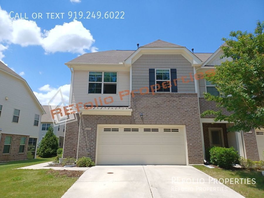 Beautiful 3 Bedroom 2 CarGarage End Unit House Rental in Cary, NC