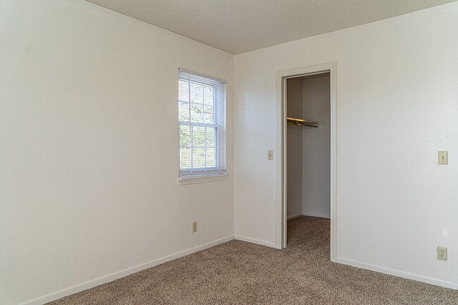 Colonial - Bedroom 1 - Hillcrest Village Apartments