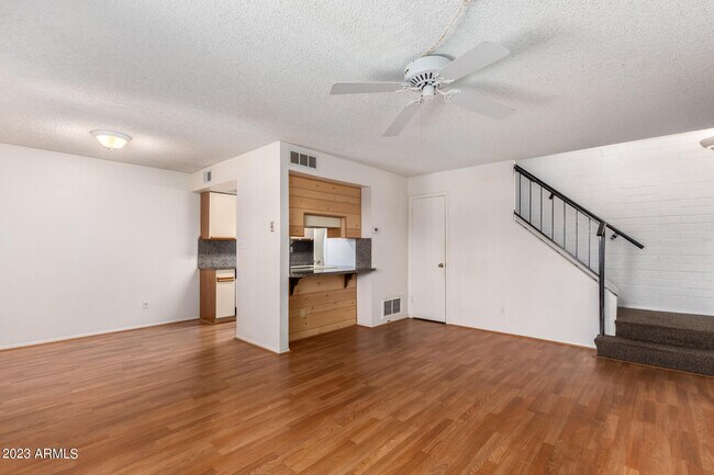Building Photo - 5446 W Sheena Dr