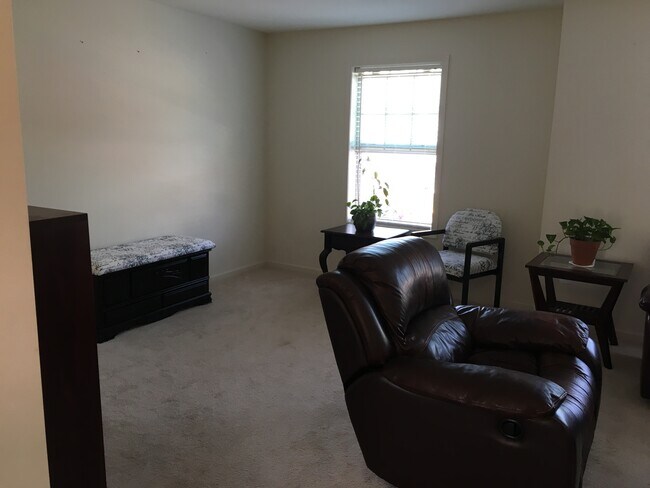 Building Photo - 6397 Creekbend Dr