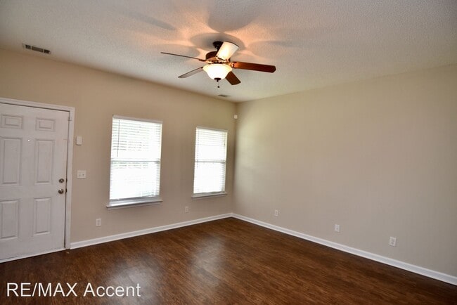 Building Photo - 32 Cypress Point Dr