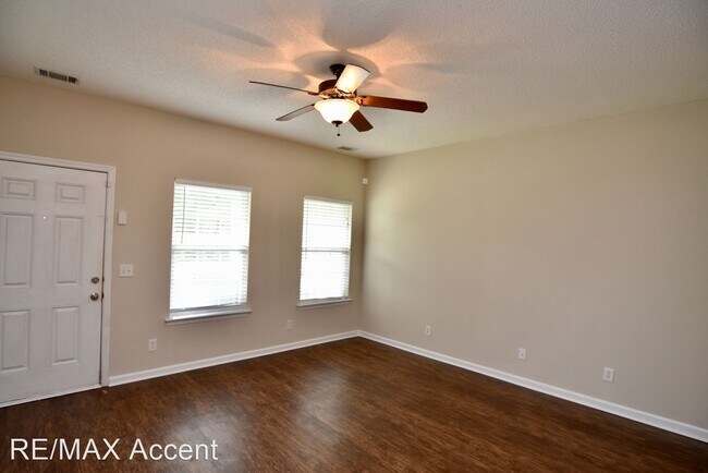 Foto del edificio - 32 Cypress Point Dr