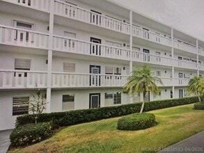 Building Photo - 3034 Ellesmere B