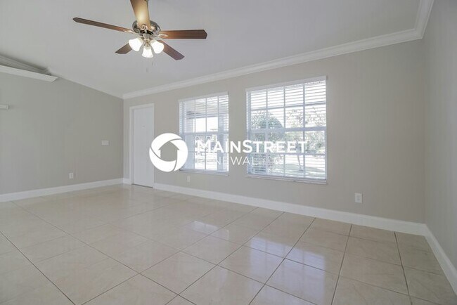 Foto del edificio - 3 Bedroom Pet-Friendly Home in Lehigh Acre...