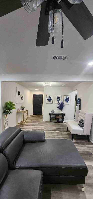 Foto del edificio - 15437 Jester Ave