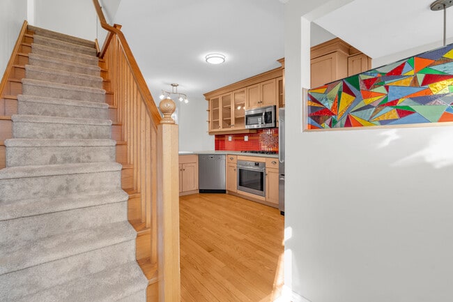 Building Photo - 84 Emma St