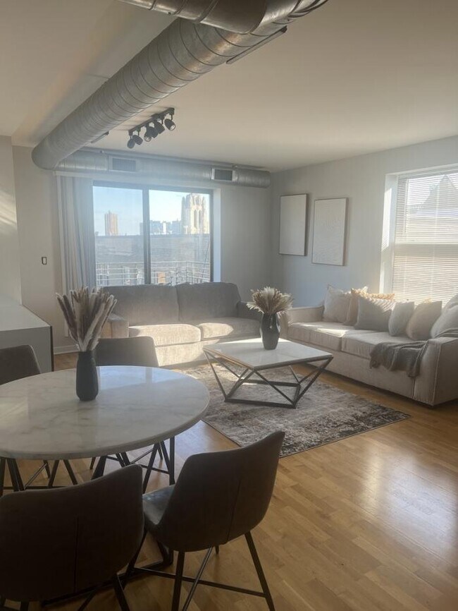 Building Photo - 2 bedroom in Chicago IL 60653