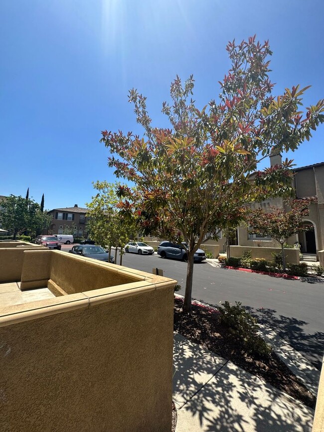 Building Photo - Stunning 3-Bedroom, 2.5-Bath Townhome in t...