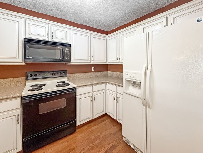 Building Photo - $0 DEPOSIT OPTION. CHARMING TWO-STORY TOWNHOUSE WITH FINISHED BASEMENT, GARAGE, AND HOA AMENITIES...