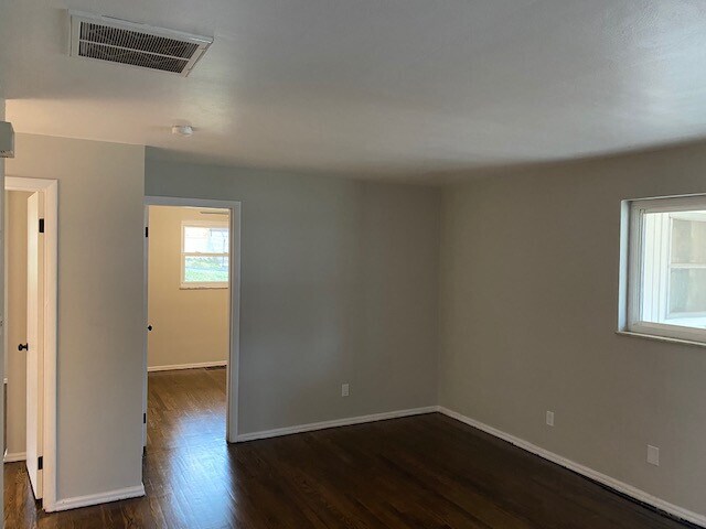Foto del edificio - 7201 Longfield Apartments