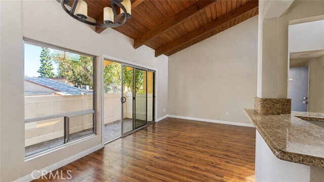 Foto del edificio - 10331 Lindley Ave