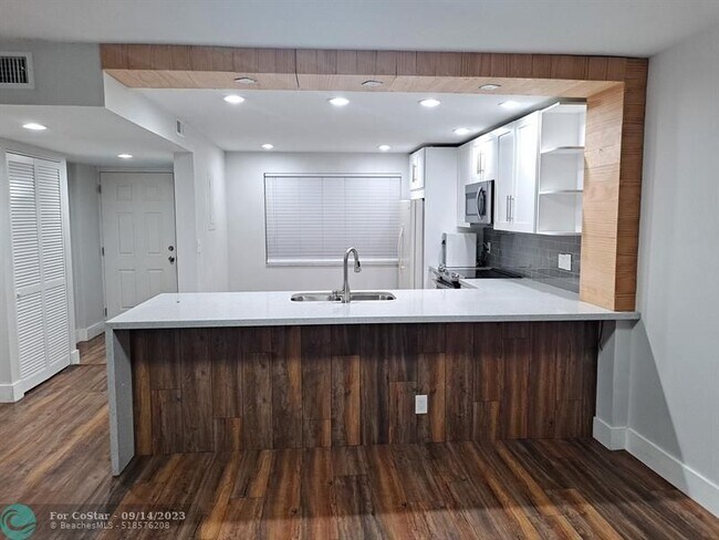Building Photo - 8040 Hampton Blvd