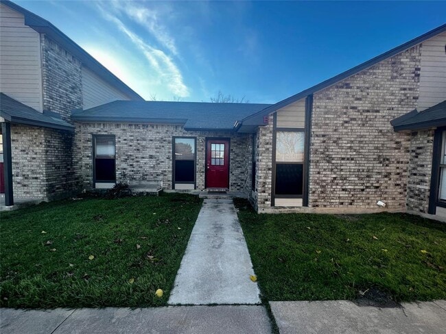 Building Photo - 1204 Blackjack St