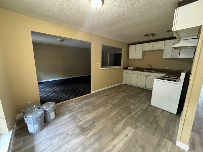 Foto del edificio - 6119 Dora St