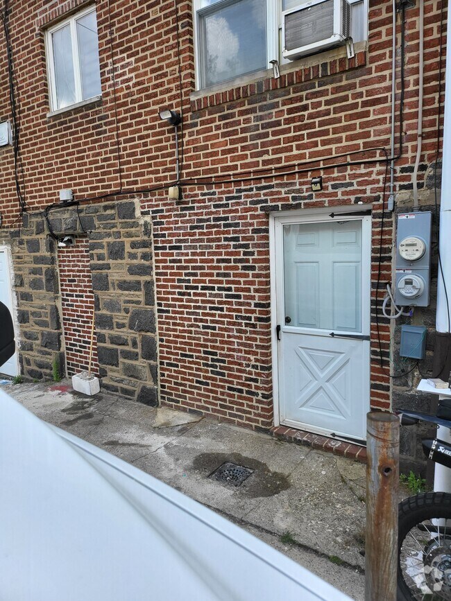 Juniata ParkFeltonville Apartments for Rent with Parking