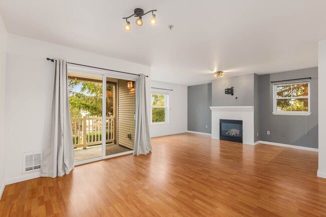 Building Photo - 23420 SE Black Nugget Rd