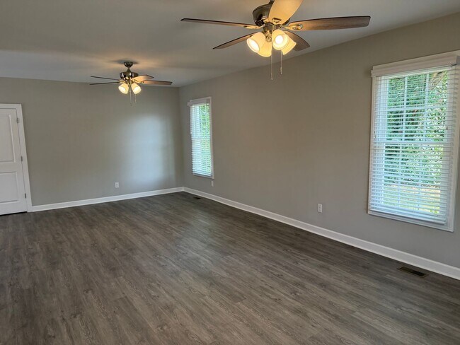 Foto del edificio - Remodeled House With So Much To Offer