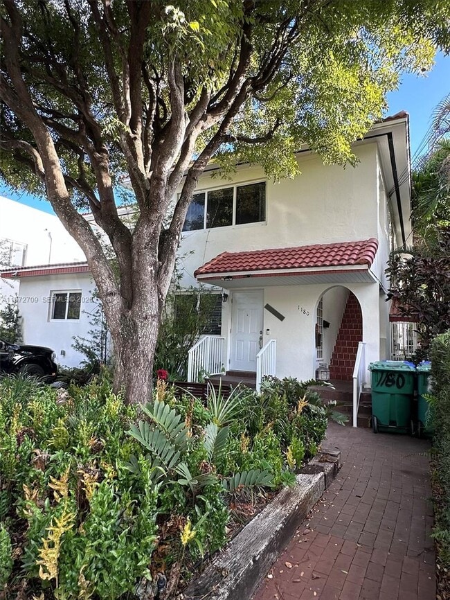 Building Photo - 1180 SW 22nd Terrace