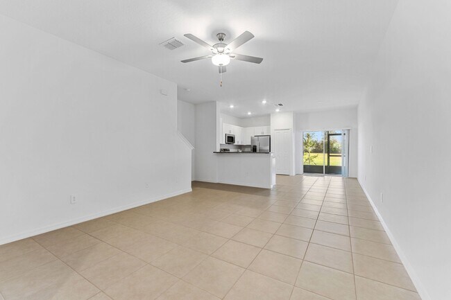 Foto del edificio - Luxury 3 BR + LOFT/2.5BA/1 Car Garage Luxury Townhome in the highly desirable GATED community of ...