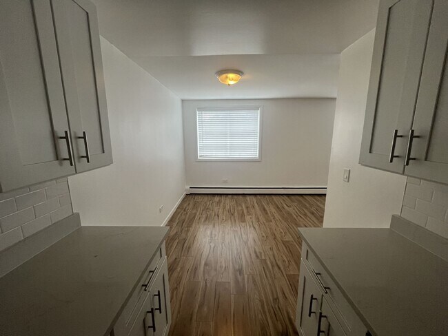 Foto del edificio - 5680 N Elston Ave