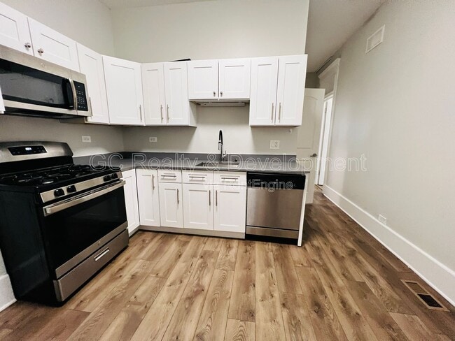 Foto del edificio - 6401 S Eberhart Ave