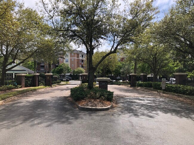 Foto del edificio - 4480 Deerwood Lake Pkwy