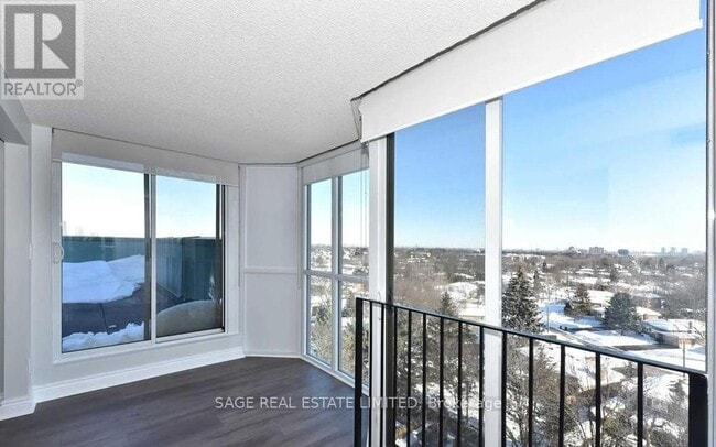 Photo du bâtiment - 5795 Yonge St