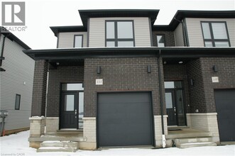 Building Photo - 111 Winter Wren Cres