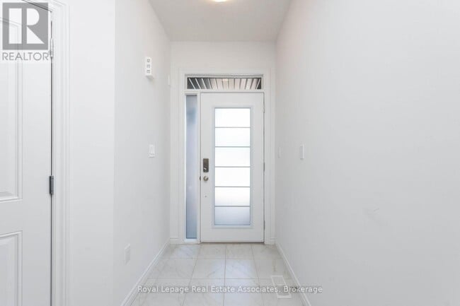 Building Photo - 3985 Crown St