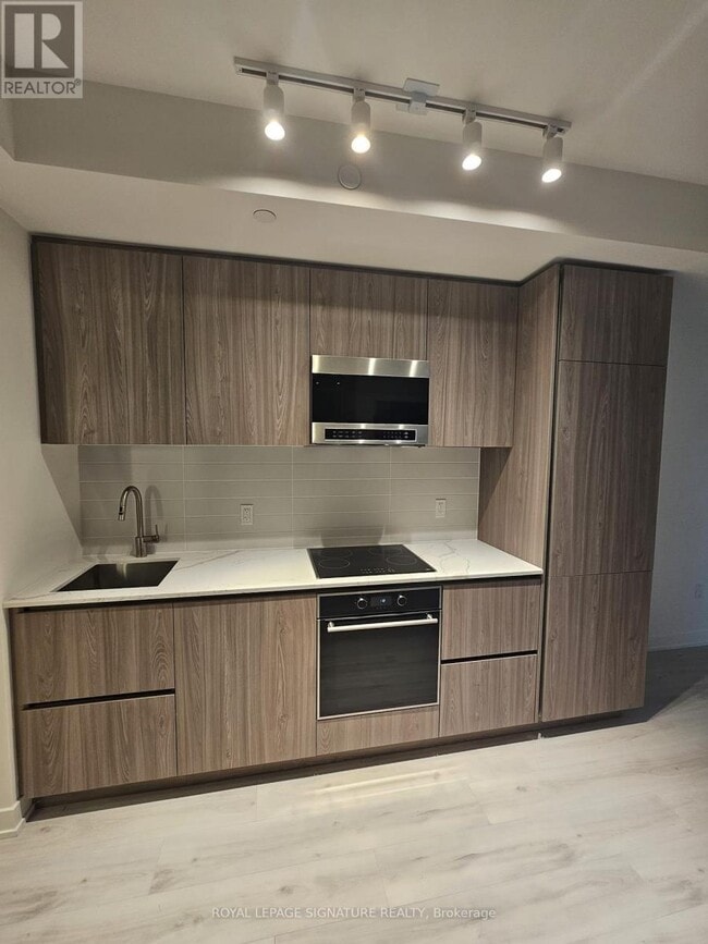 Building Photo - 110 Broadway Ave