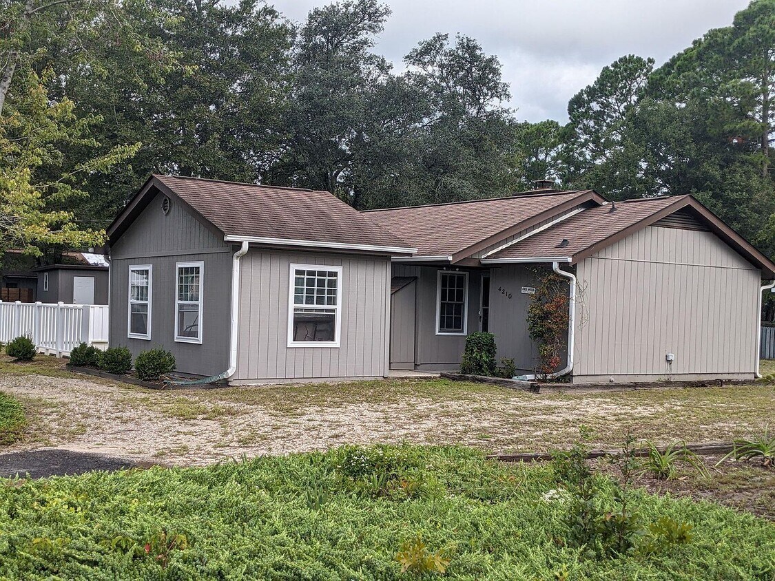 Primary Photo - 4210 Frank Mills Rd