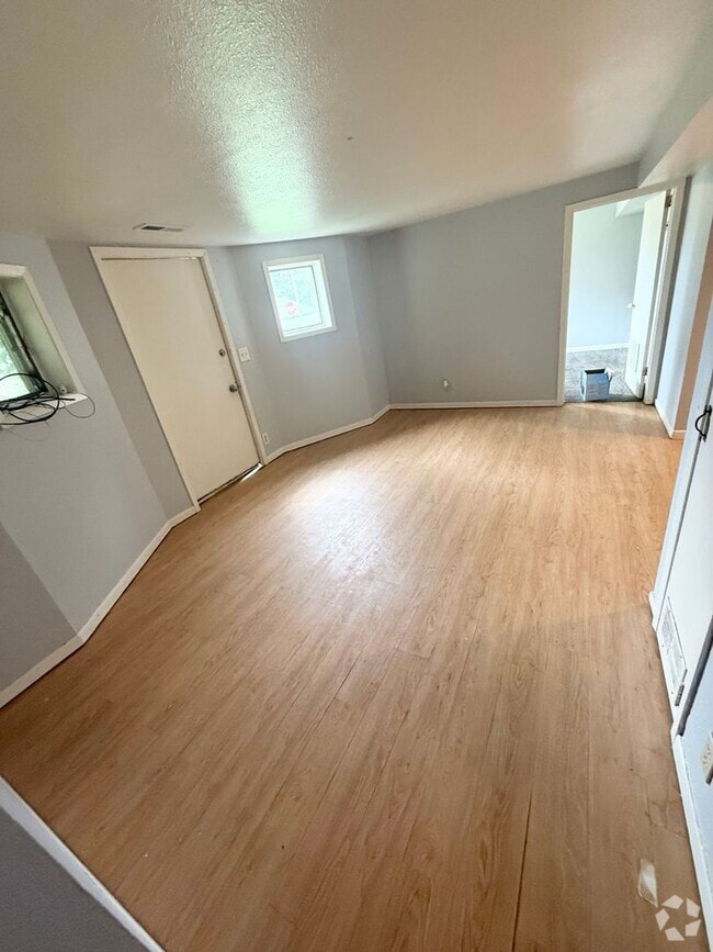 Building Photo - 3823 Ridge Ave